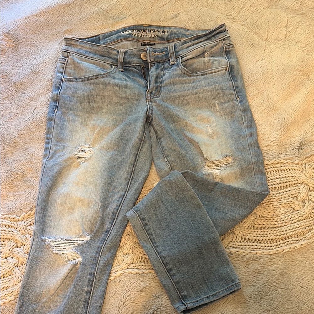 American Eagle Outfitters Distressed Light Wash Women's Jeans